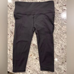 Lululemon Capri Laser Cut Detail Size 8